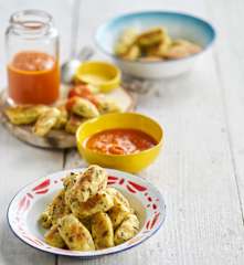 Croquetes de curgete com molho picante