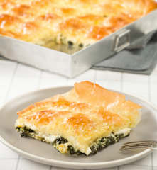 Costrada de espinacas y queso feta