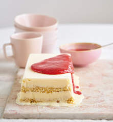 Semifrio de nata e morango