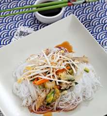 Stir-fried noodles with vegetables