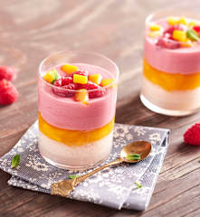 Verrine fraîcheur litchi-mangue-coco-framboise