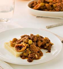 Cordero guisado con uvas blancas