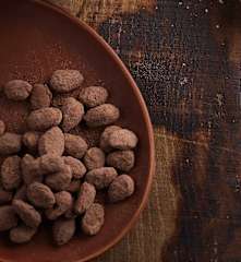 Amêndoas de chocolate de leite e café