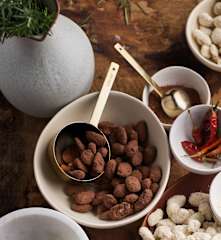 Amêndoas de chocolate preto e piripíri