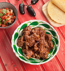 Travers de porc à la mexicaine et salade pico de gallo