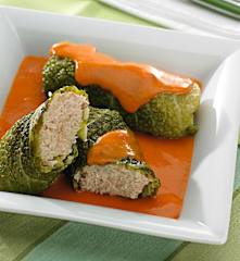 皺葉甘藍菜捲佐蕃茄醬汁