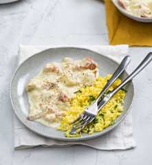 Wędzony kurczak z porem w sosie śmietanowym