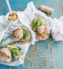 Sanduíches de frango com molho de iogurte