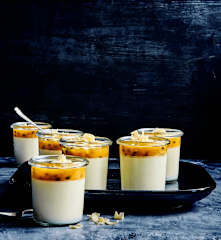 Panna cotta au chocolat blanc et fruit de la passion