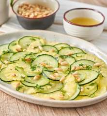 Carpaccio de pepino y piña con vinagreta de miel