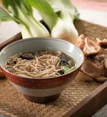 Sopa de setas shiitake, pak choi y fideos - China
