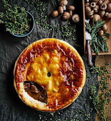 Empada de guisado de carne e cogumelos
