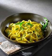 Pappardelle con rúcula y requesón