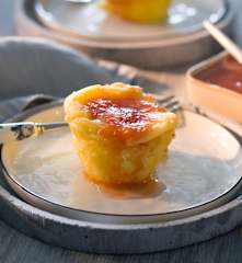 Mini cheesecakes de queso de tetilla con coulís de membrillo