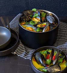 Mussels in turmeric and ginger broth