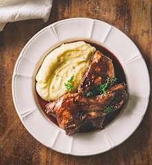 Coniglio al vino rosso