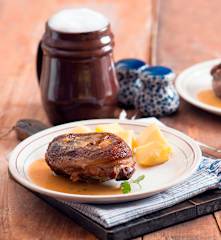 Golonka w sosie piwnym