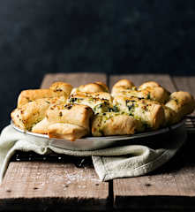 Pain plié aux herbes