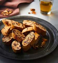 Cantucci farina di castagne e albicocche secche