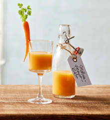 Möhren-Mango-Likör mit Rosenwasser
