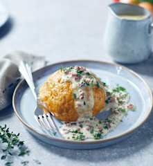 Kräuter-Tomaten-Knödel mit Gorgonzola-Speck-Sauce