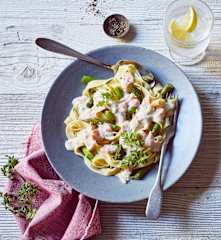 Bandnudeln mit Spargel-Lachs-Sauce