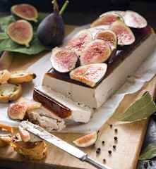 Paté de higaditos al oporto con higos