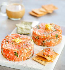 Tartar asiático de salmón