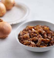 Caramelizar 400-500 g de cebola