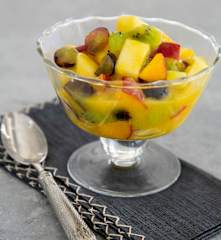 Φρουτοσαλάτα με σάλτσα μάνγκο