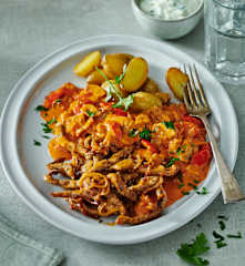 Gyros mit Ofendrillingen und Paprikasauce