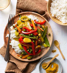 Riz pilaf aux légumes sautés au curry