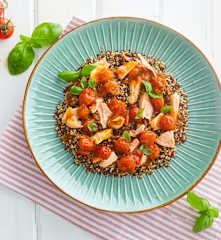 Filetto di salmone con insalata di quinoa