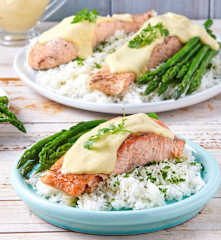 Saumon sauce hollandaise, riz et asperges