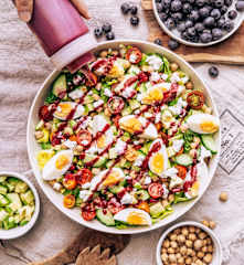 Salade colorée et sa vinaigrette myrtille-basilic