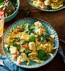 Hähnchen-Spinat-Ragout mit getrockneten Tomaten