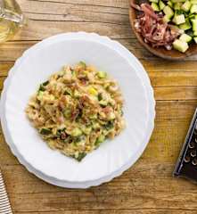 Spatzle di farro con speck e zucchine