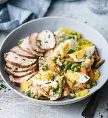 Pechuga de pavo con chiminesa y ensaladilla