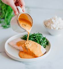 Losos s krémovou koprovou omáčkou a basmati rýží