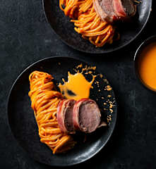 猪里脊配甜椒酱、意大利扁面