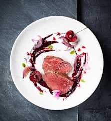 Solomillo de ternera con salsa de cerezas al Oporto