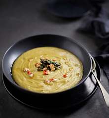 Crema di asparagi verdi e pinoli piccanti