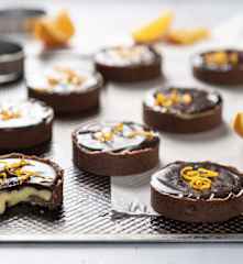 Mini tartas de naranja y chocolate