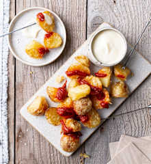 Patatas bravas en tempura