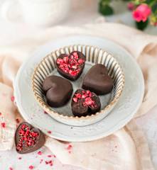 Czekoladowe pralinki z nadzieniem malinowym