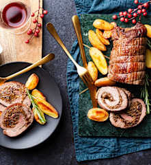 Aleta de ternera rellena asada con salsa de vino tinto