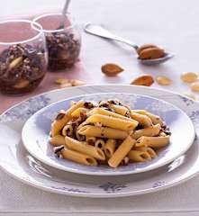 Pasta risottata con pesto di olive e mandorle