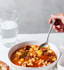 Soupe de haricots blancs aux pommes de terre et au chorizo