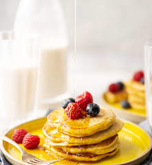 Boisson et pancakes aux cacahuètes