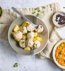 Pulpety z ziemniakami; Marchewka z groszkiem na ciepło